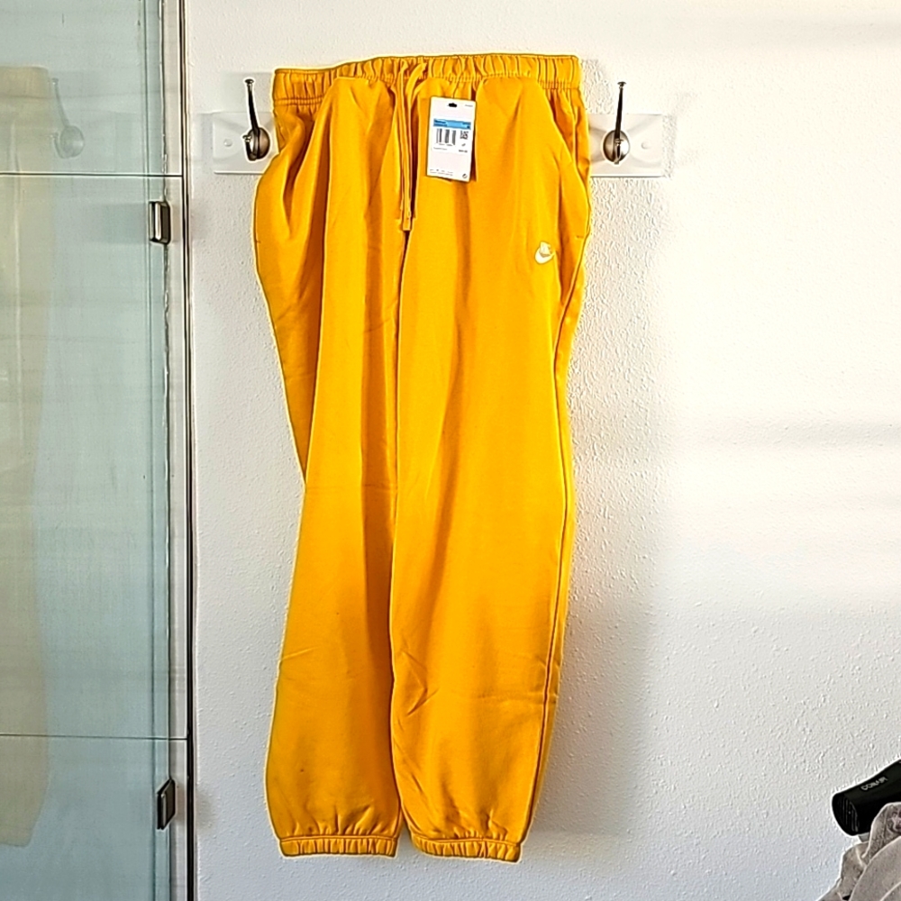 Nike Sportswear Club Fleece Joggers Women's Size Medium, Yellow Sweatpants, NWT